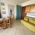 Au Lavandou Avec Terrasse Vue Et Parking - Fr-1-816-17 Apartment Le Lavandou
