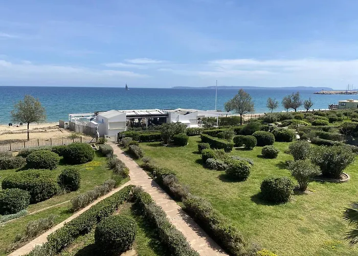 Au Lavandou Avec Terrasse Vue Et Parking - Fr-1-816-17 * Le Lavandou