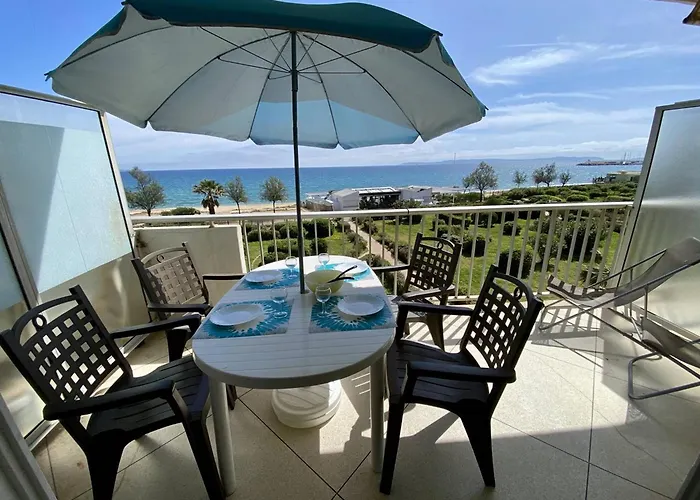 Au Lavandou Avec Terrasse Vue Et Parking - Fr-1-816-17 *